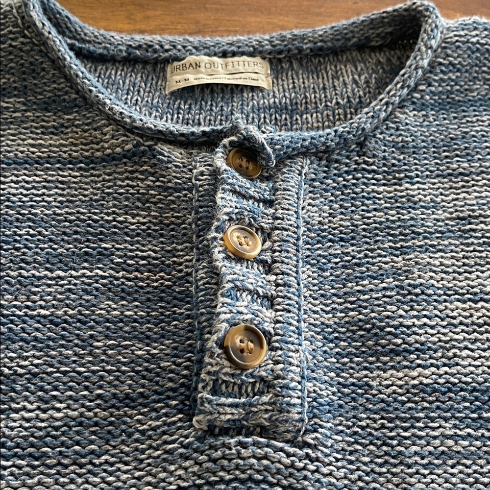 Urban Outfitters  sleeveless Cropped Knit Sweater Vest Blue Boxy Fit size Medium - Picture 4 of 16